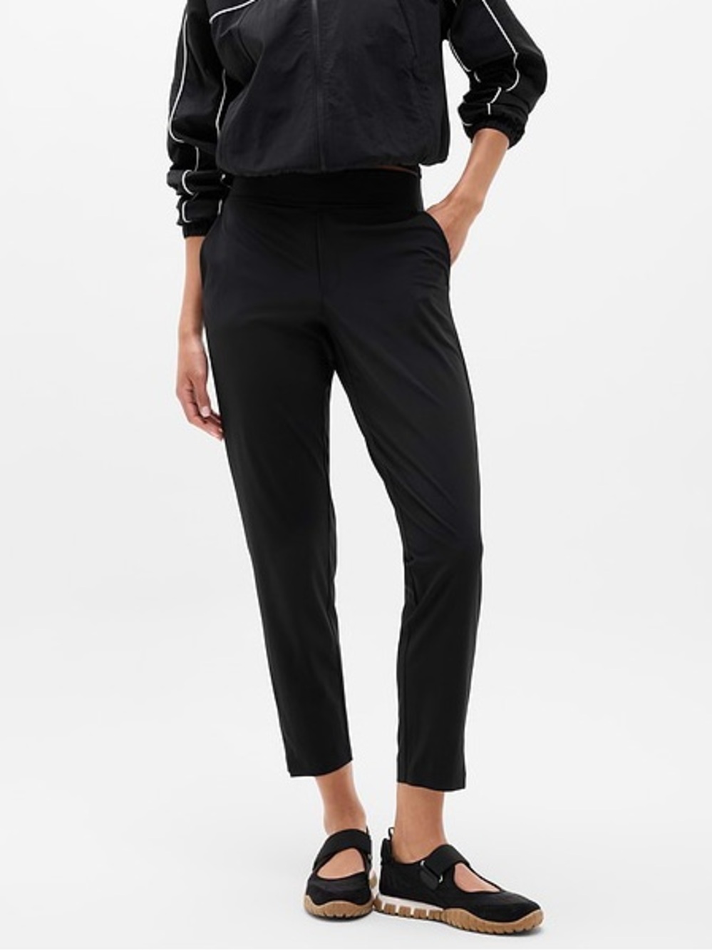 Athleta Brooklyn Mid Rise Ankle Pant Black size 12 Athleisure Travel Casual